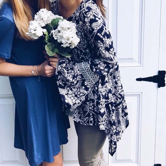 Floral bell sleeve - Picture 2 of 2